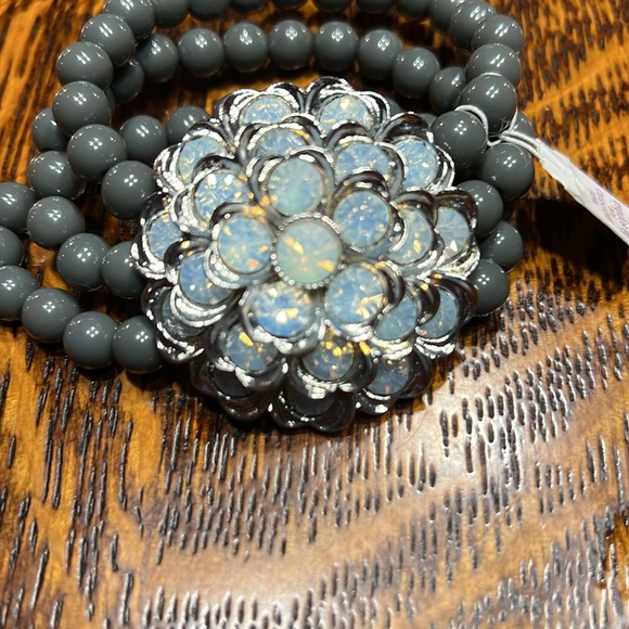 Lia Sophia Bracelet Nordica Crystal Flower Three Strand Grey Resin Bead NWT - Picture 4 of 6